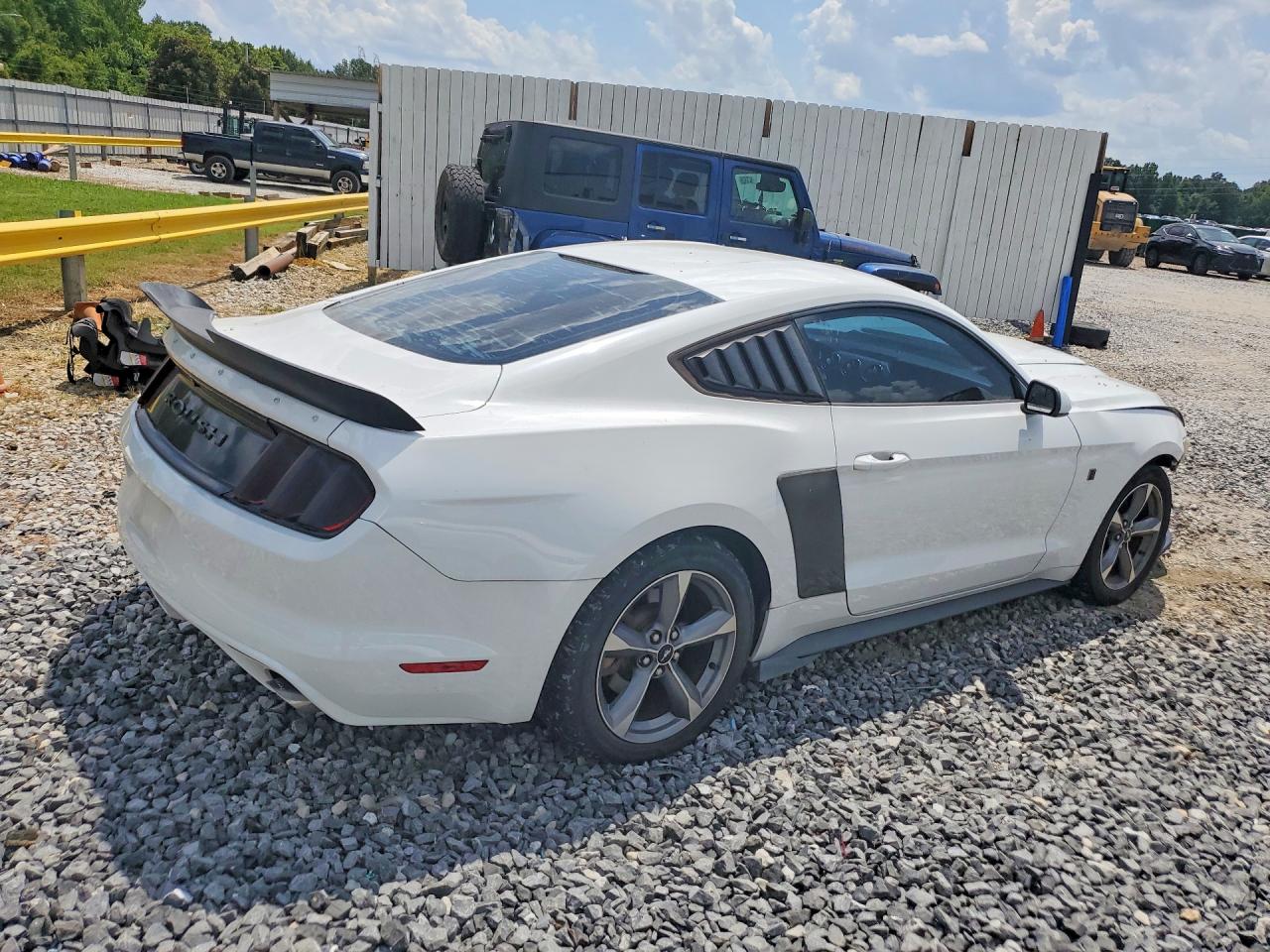 2015 Ford Mustang White vin: 1FA6P8AM4F5435109