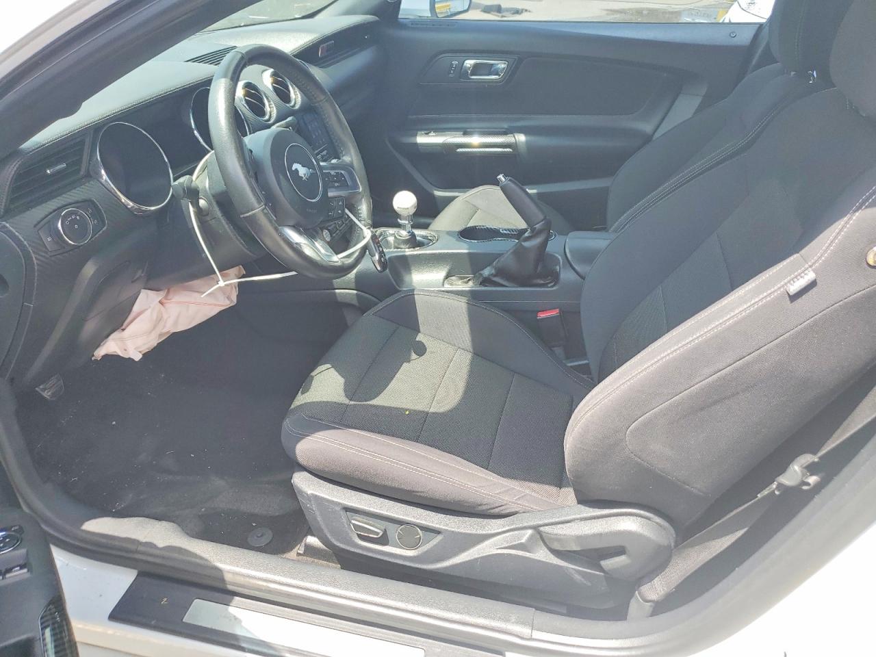 2015 Ford Mustang White vin: 1FA6P8AM4F5435109