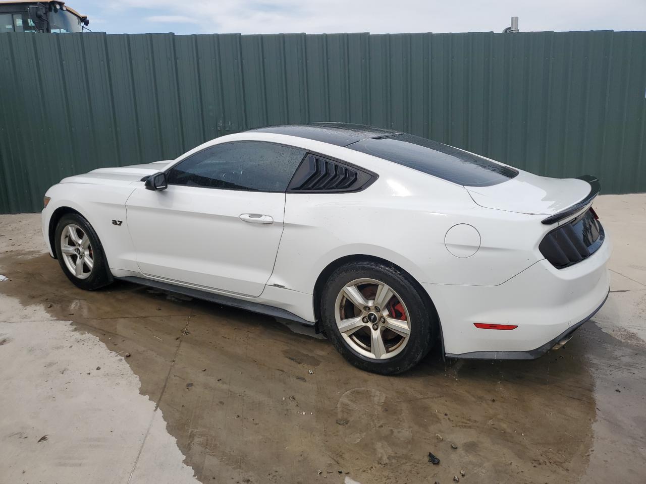 2017 Ford Mustang Белый vin: 1FA6P8AM4H5305009 Damage: Left Qtr Panel, Dent(S) W/ Paint Dmg, 3 To 4 Inches