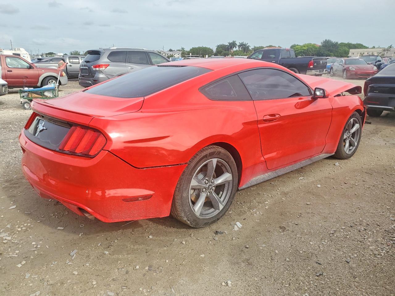 2015 Ford Mustang Red vin: 1FA6P8AM6F5330426