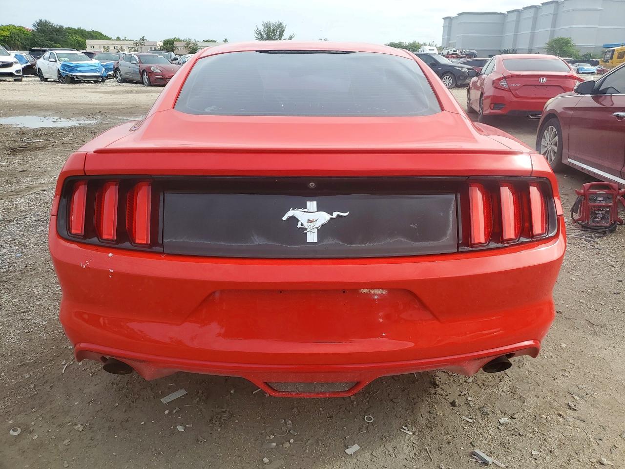 2015 Ford Mustang Red vin: 1FA6P8AM6F5330426