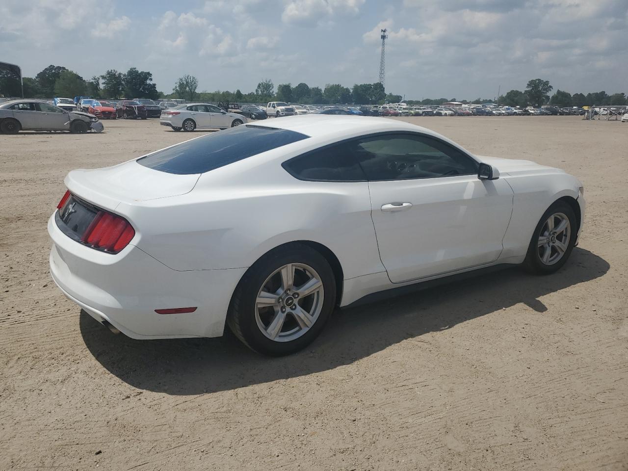 2015 Ford Mustang White vin: 1FA6P8AM6F5391713