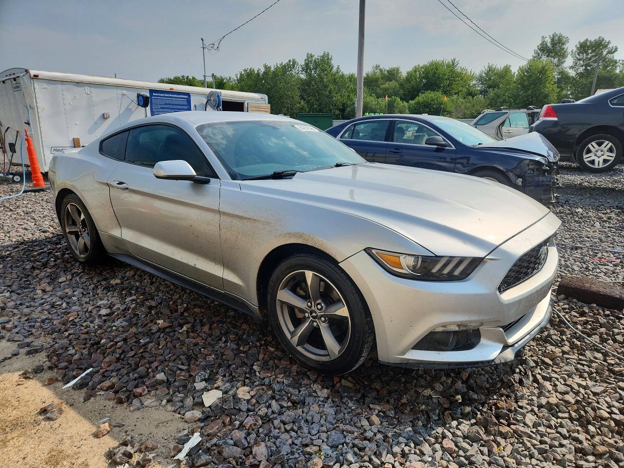 2015 Ford Mustang Серебряный vin: 1FA6P8AM8F5337426