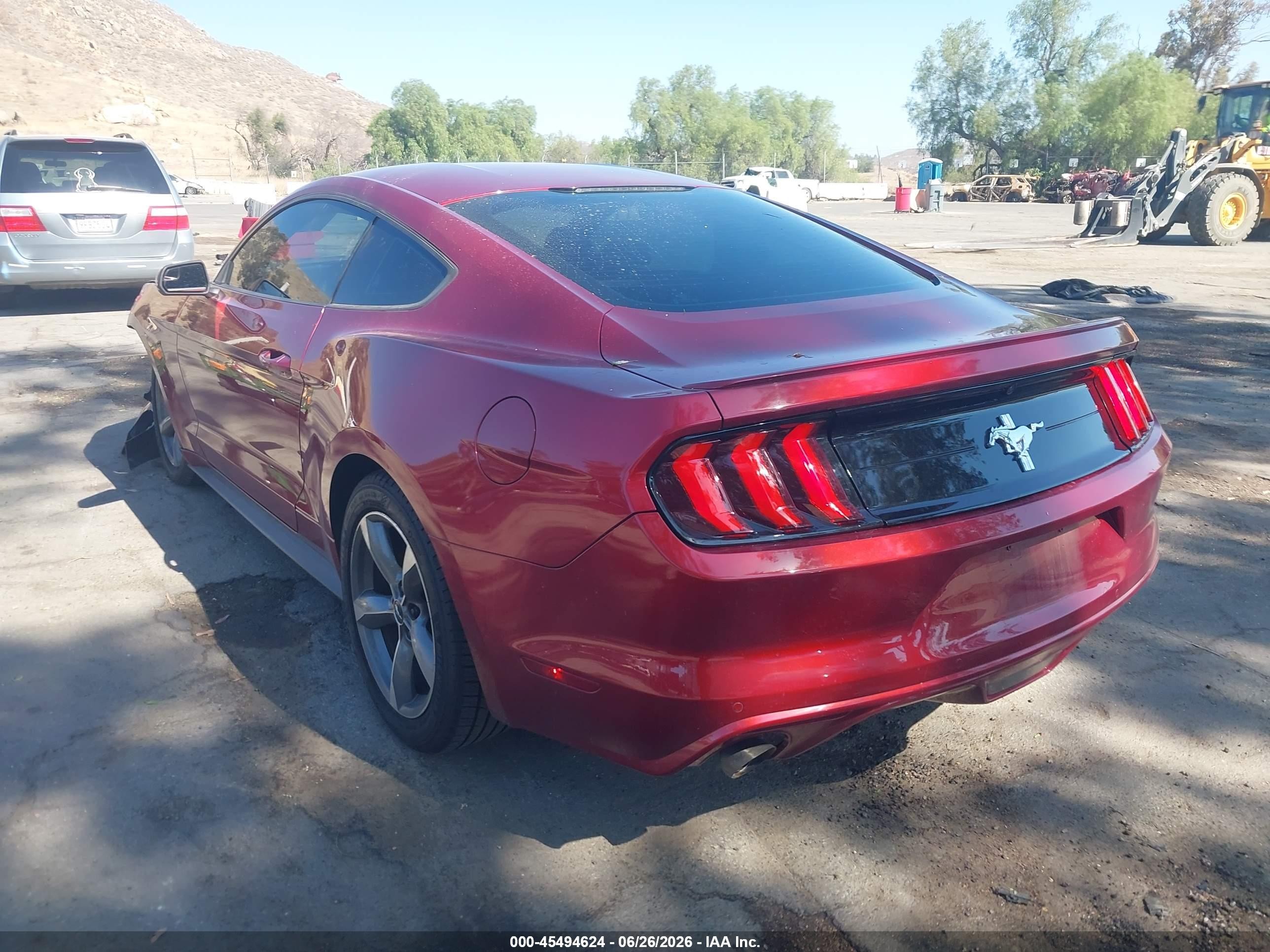 2015 Ford Mustang V6 Red vin: 1FA6P8AM8F5338768