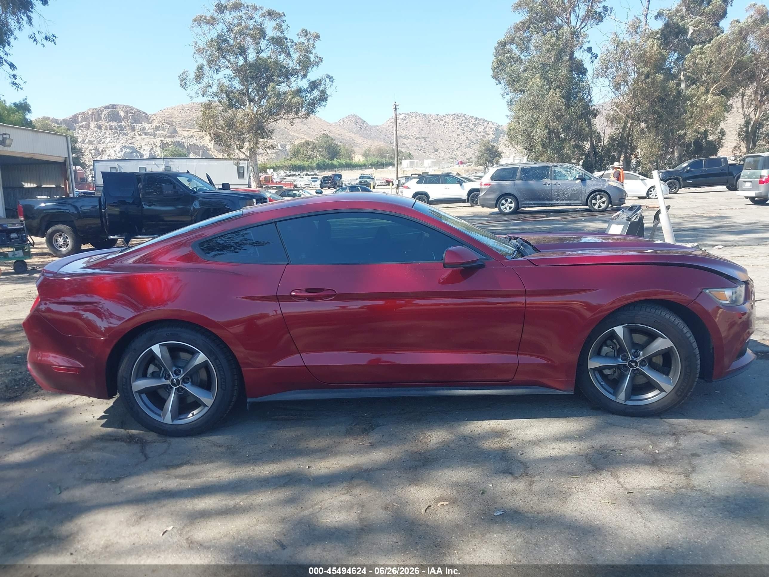 2015 Ford Mustang V6 Red vin: 1FA6P8AM8F5338768