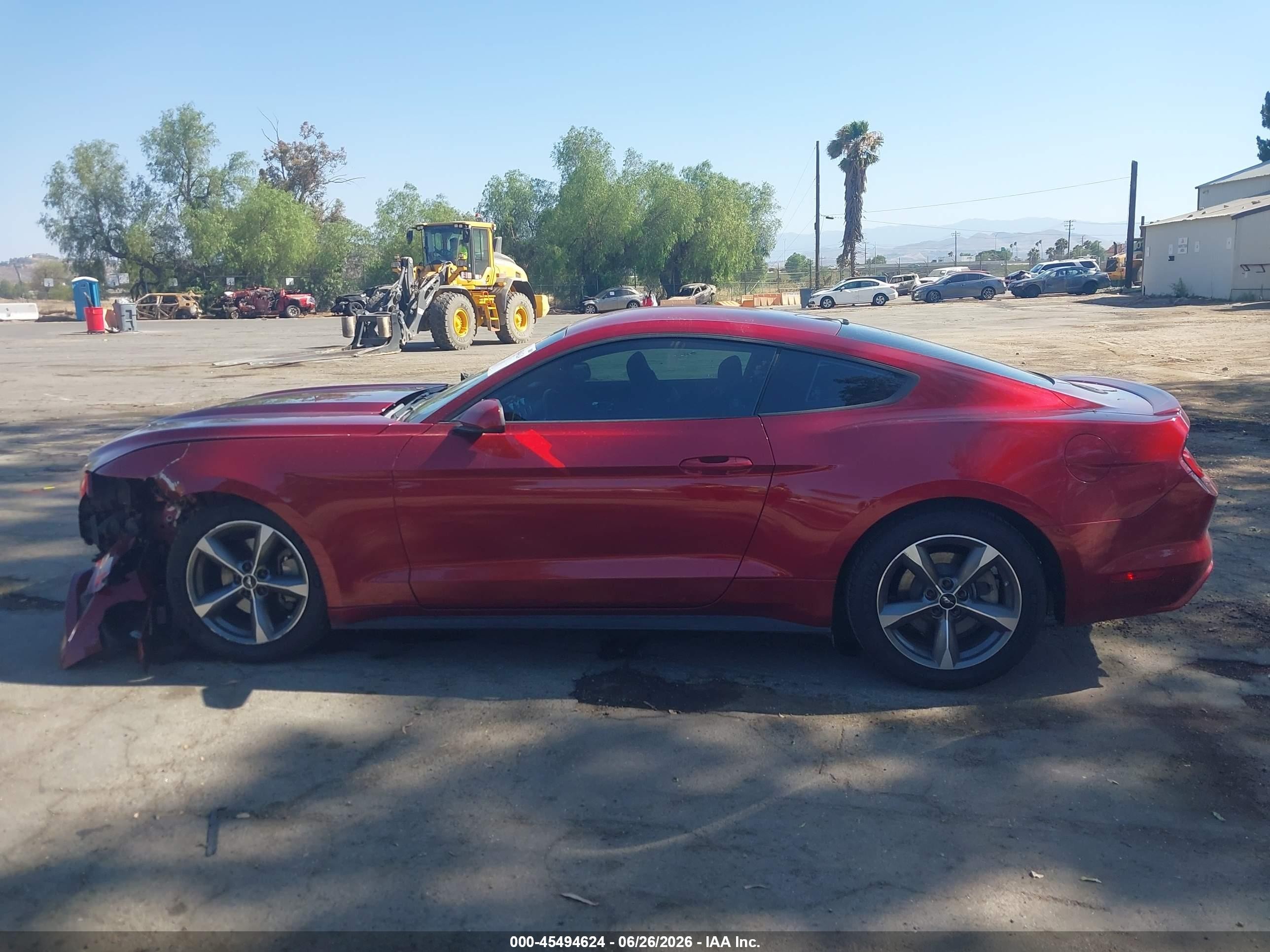 2015 Ford Mustang V6 Red vin: 1FA6P8AM8F5338768
