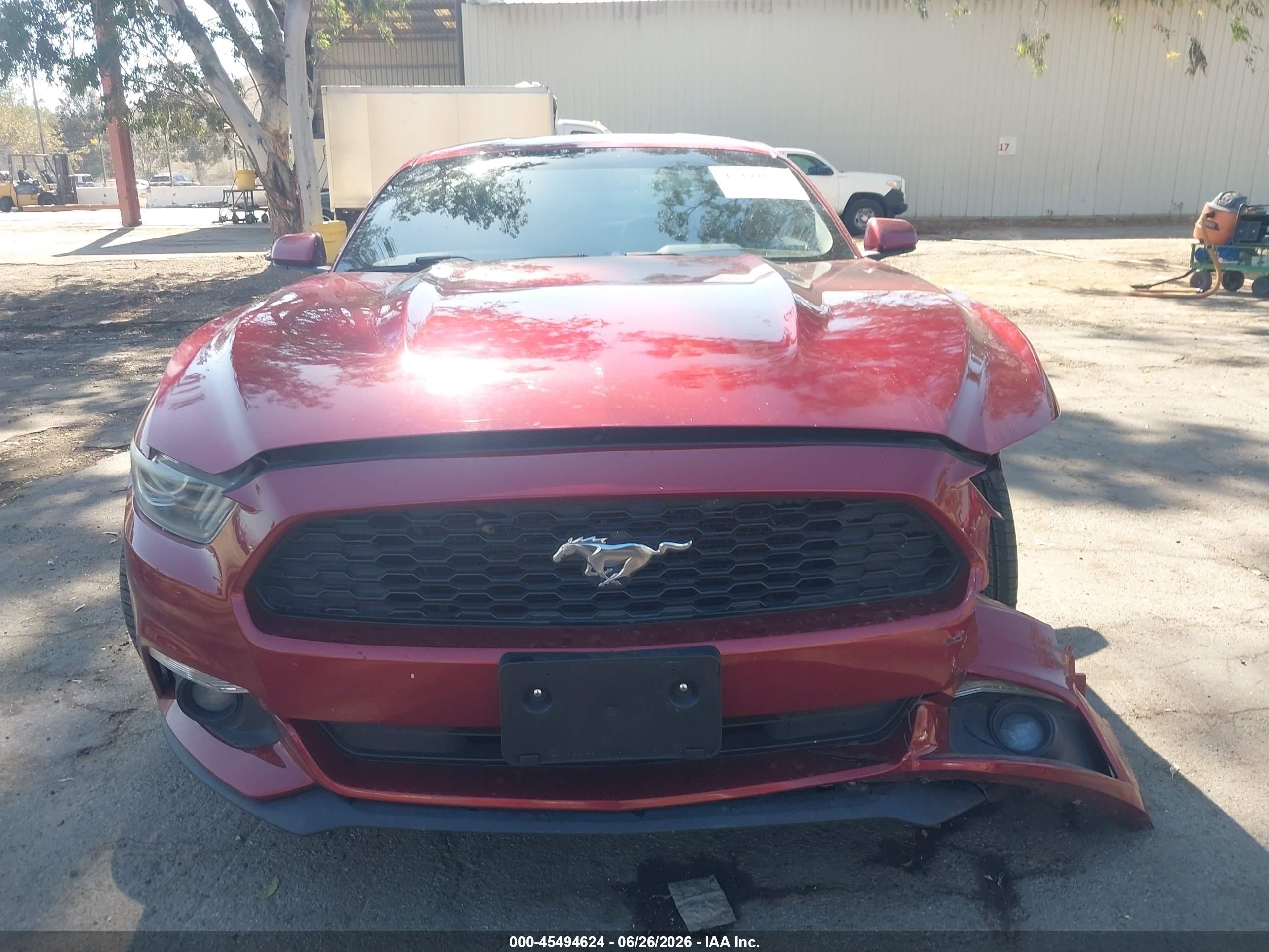 2015 Ford Mustang V6 Red vin: 1FA6P8AM8F5338768