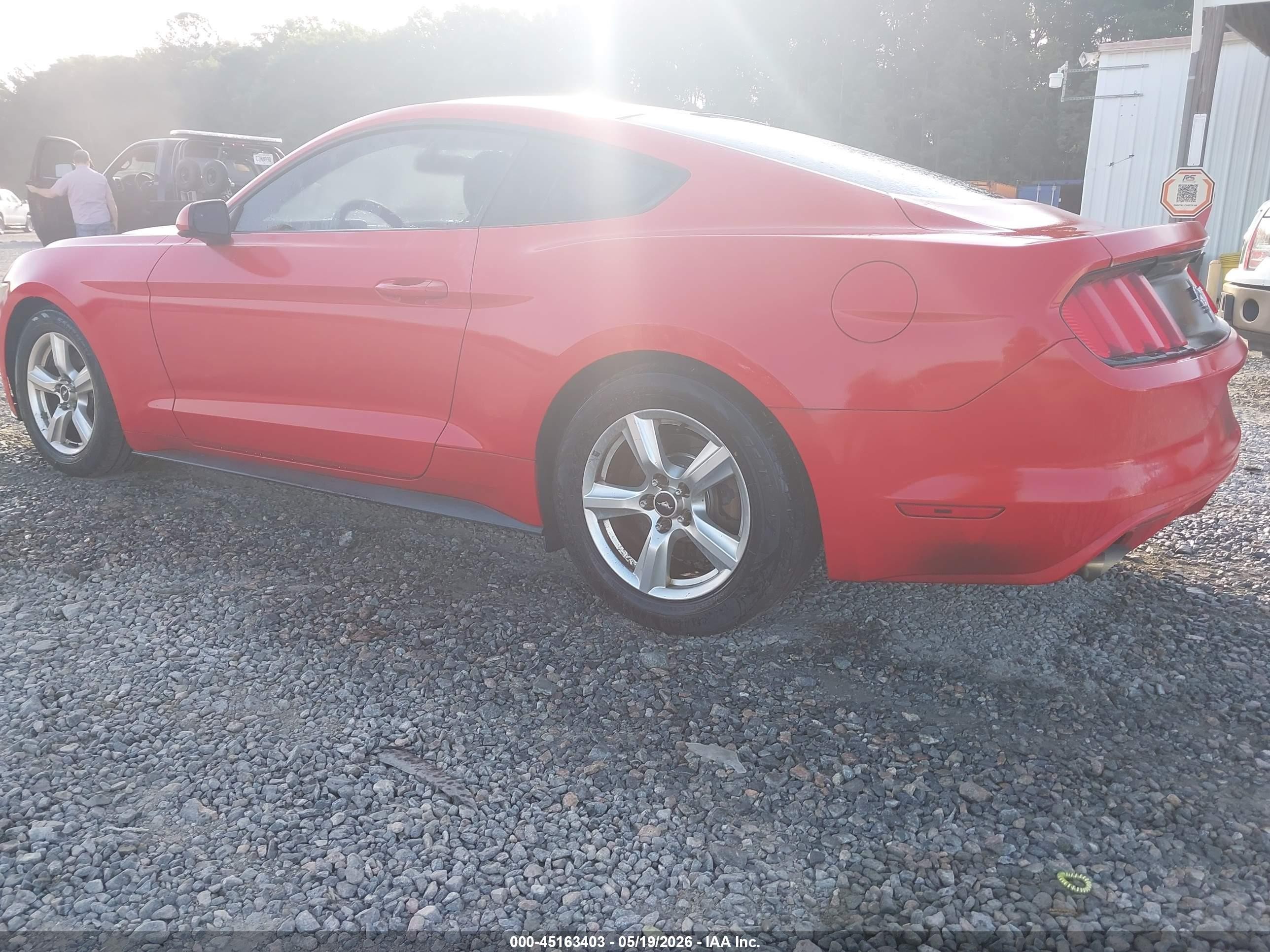 2015 Ford Mustang V6 Красный vin: 1FA6P8AM8F5340570