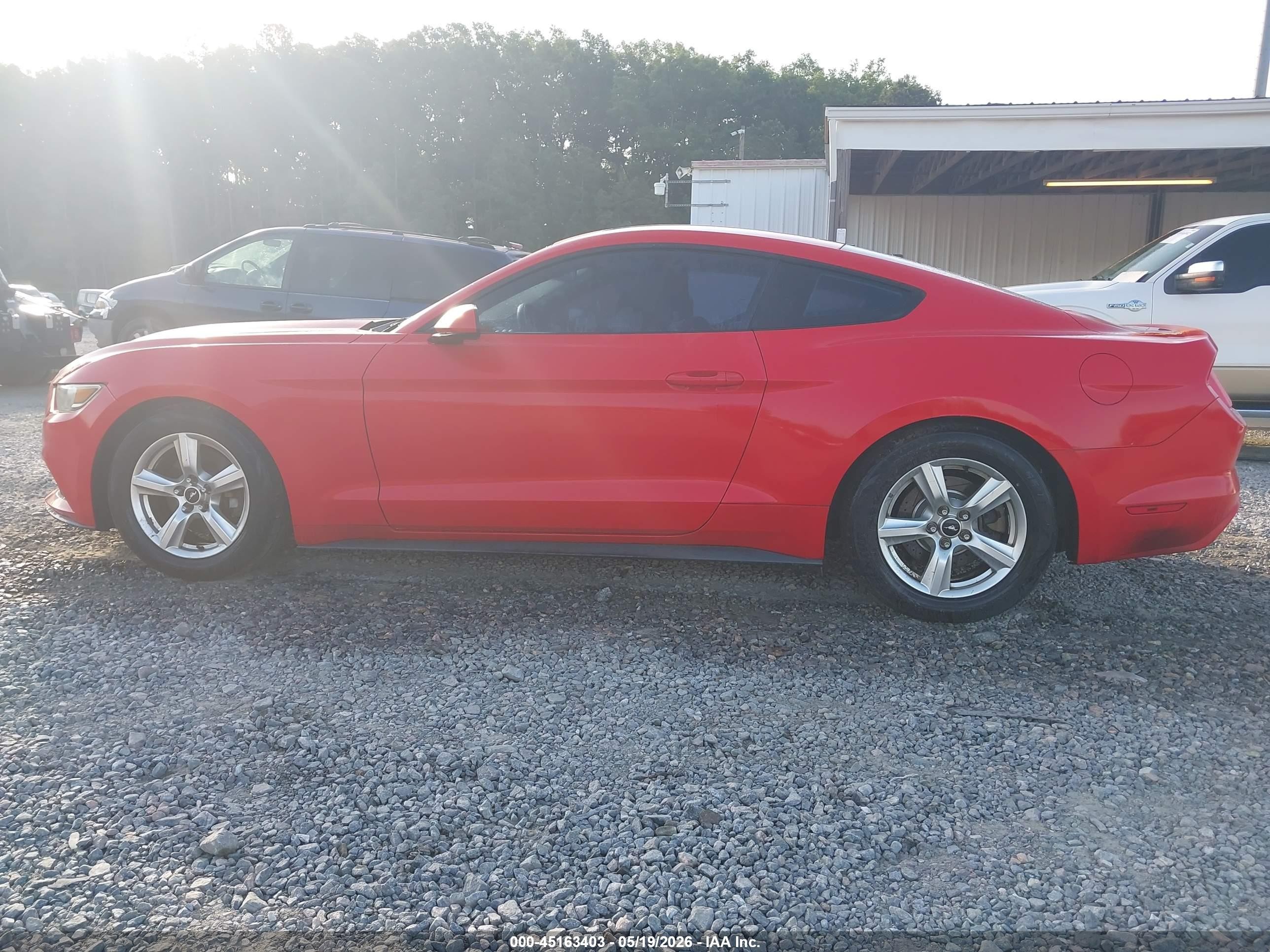 2015 Ford Mustang V6 Красный vin: 1FA6P8AM8F5340570
