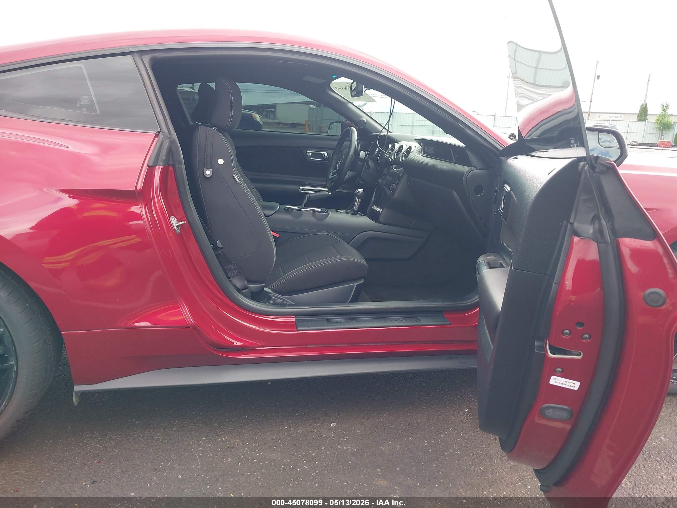 2015 Ford Mustang V6 Красный vin: 1FA6P8AM8F5409242