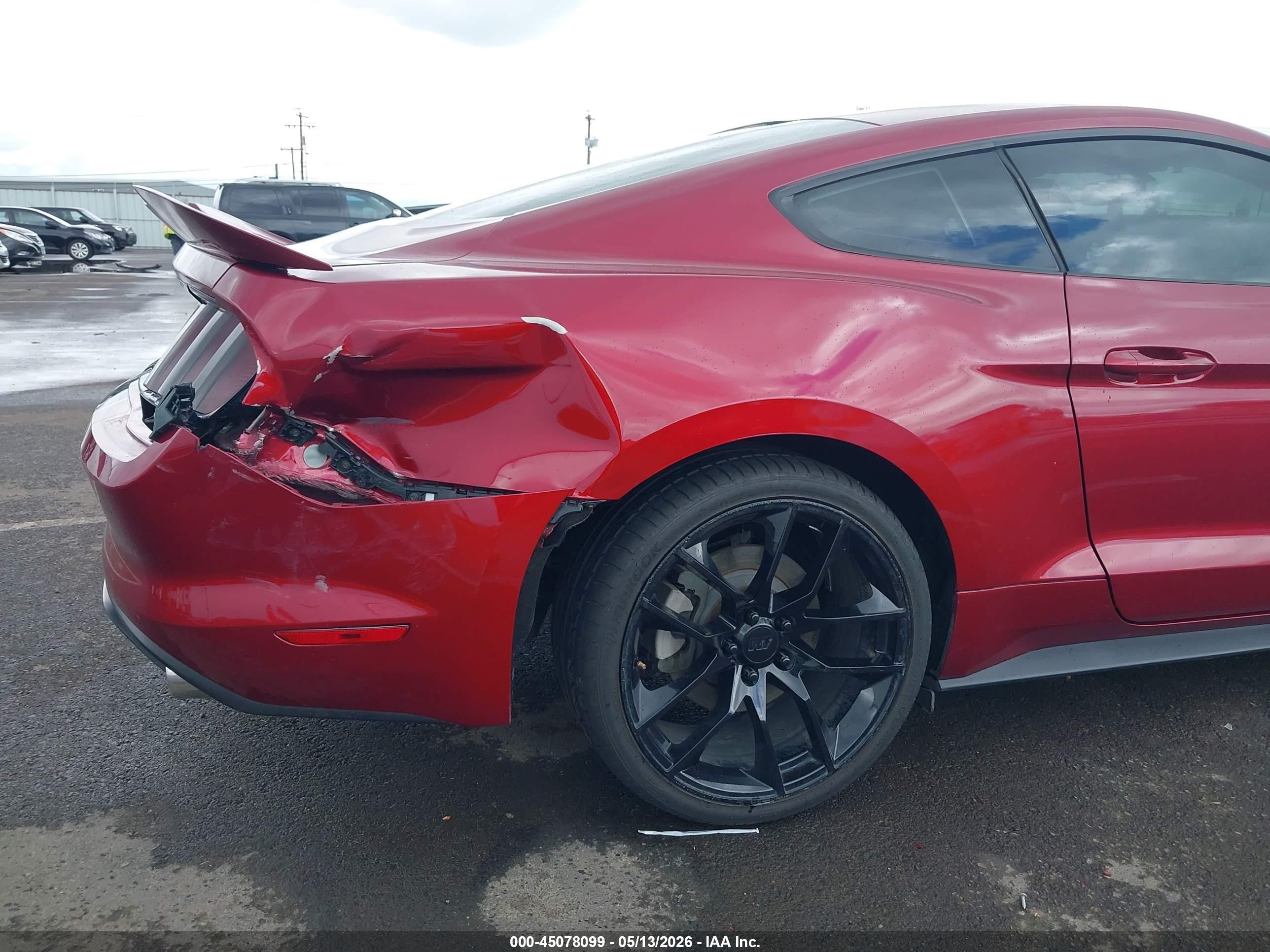 2015 Ford Mustang V6 Красный vin: 1FA6P8AM8F5409242