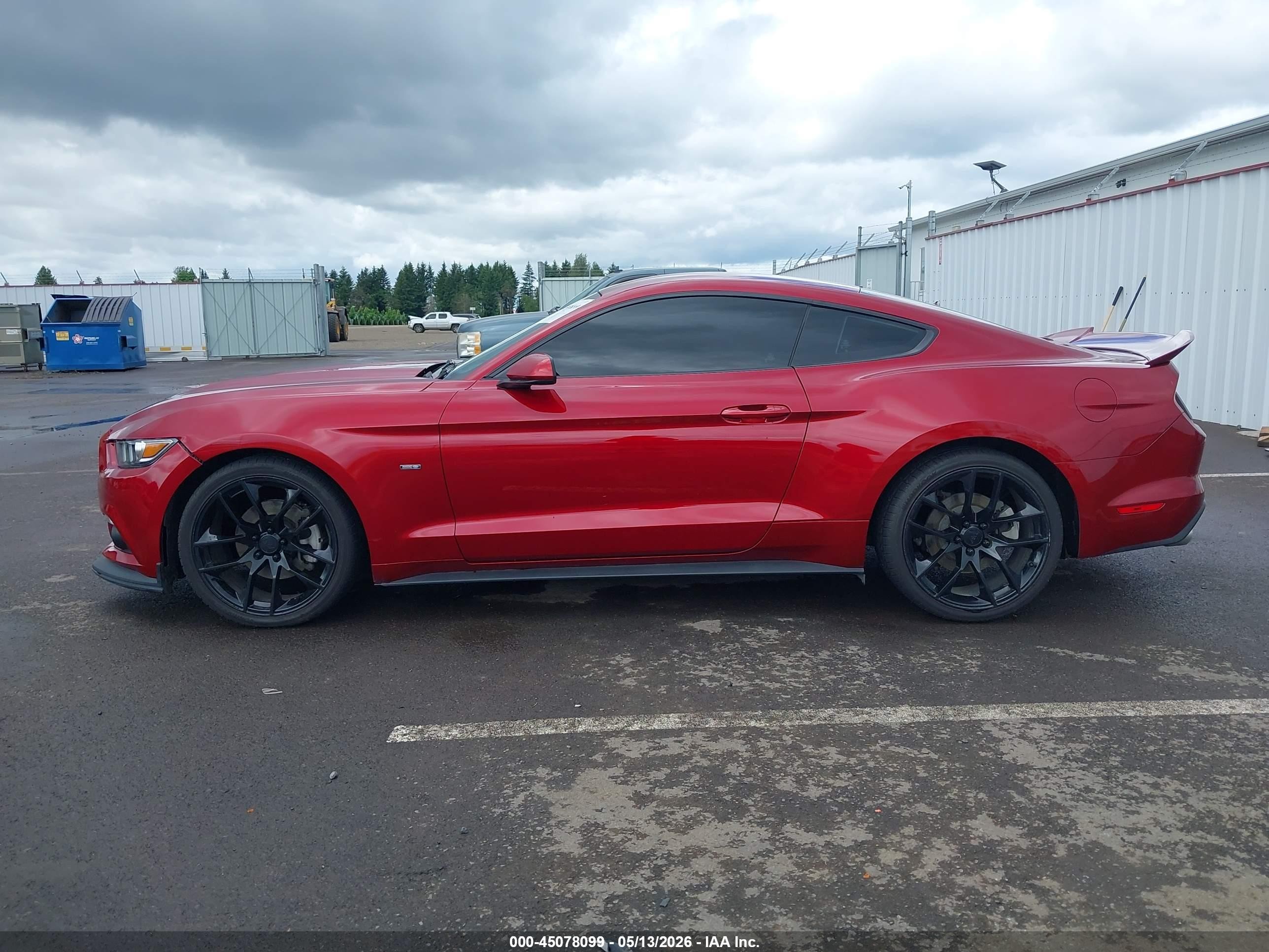 2015 Ford Mustang V6 Красный vin: 1FA6P8AM8F5409242