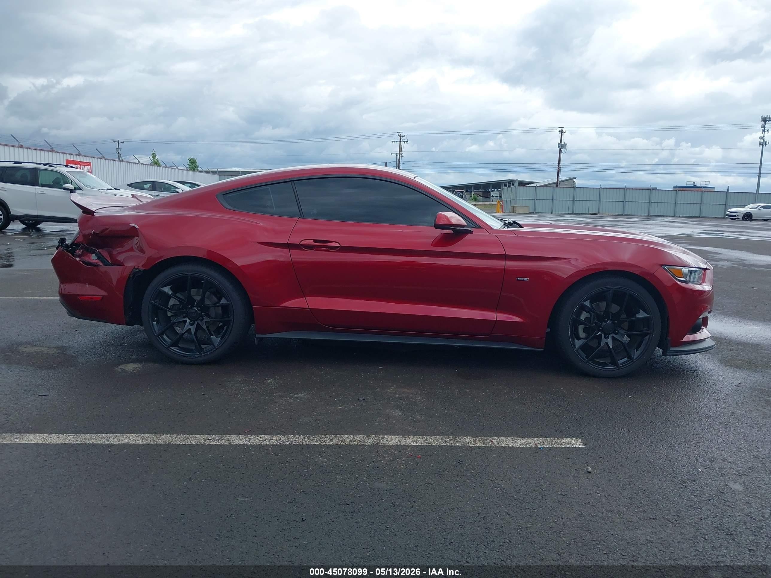 2015 Ford Mustang V6 Красный vin: 1FA6P8AM8F5409242