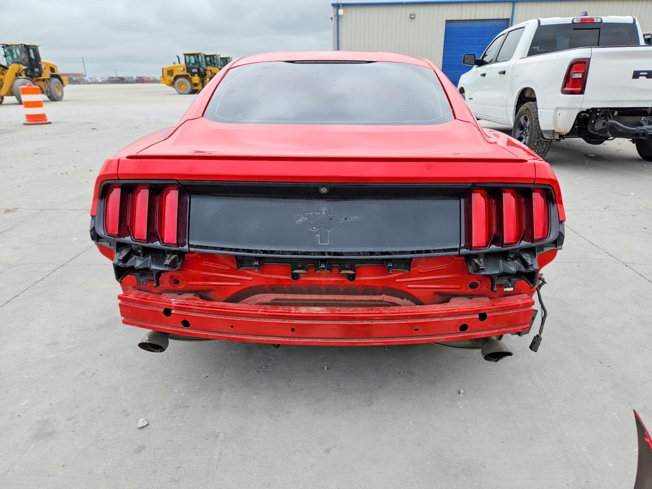 2015 Ford Mustang Red vin: 1FA6P8AM9F5318027