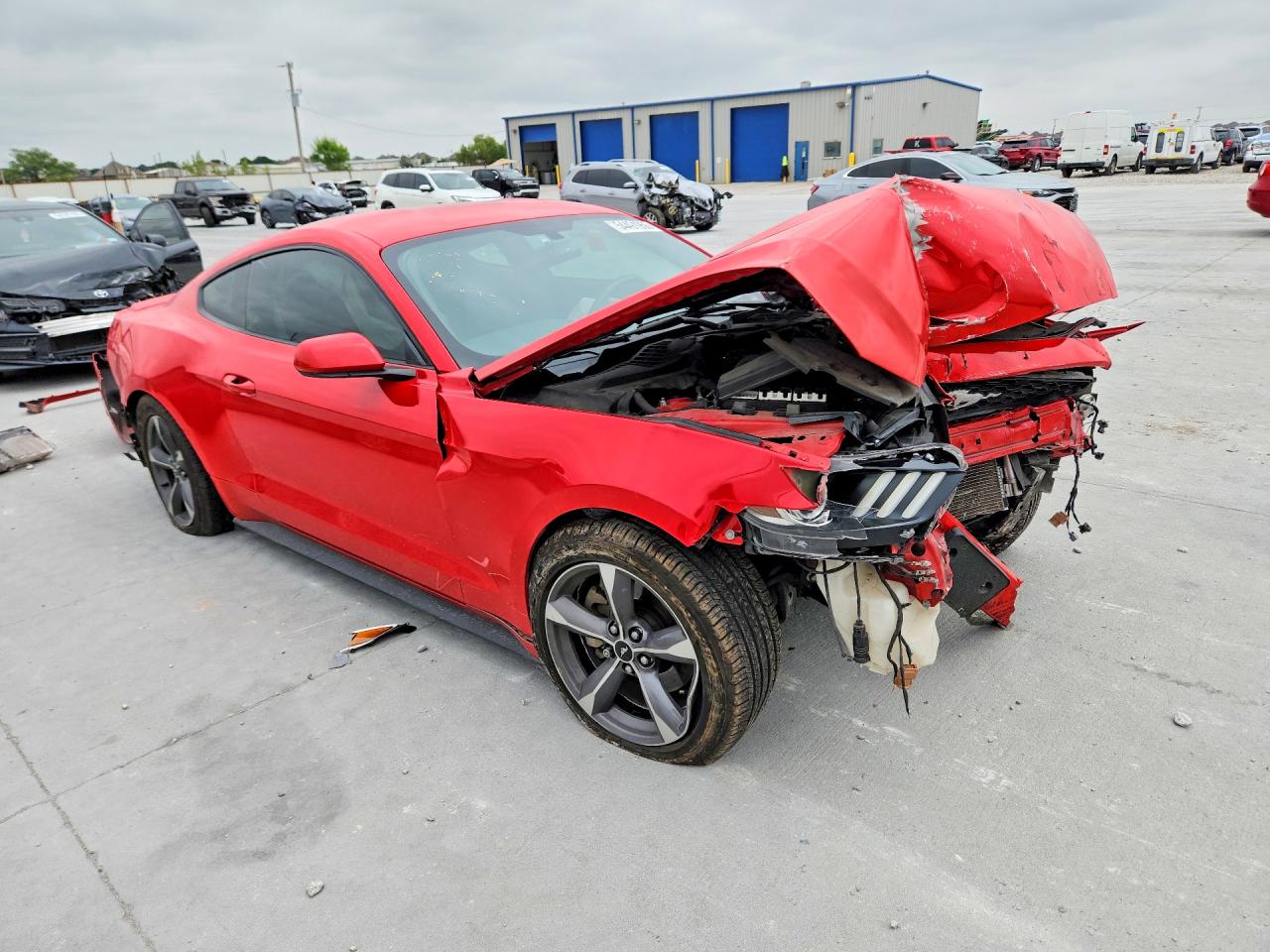 2015 Ford Mustang Red vin: 1FA6P8AM9F5318027