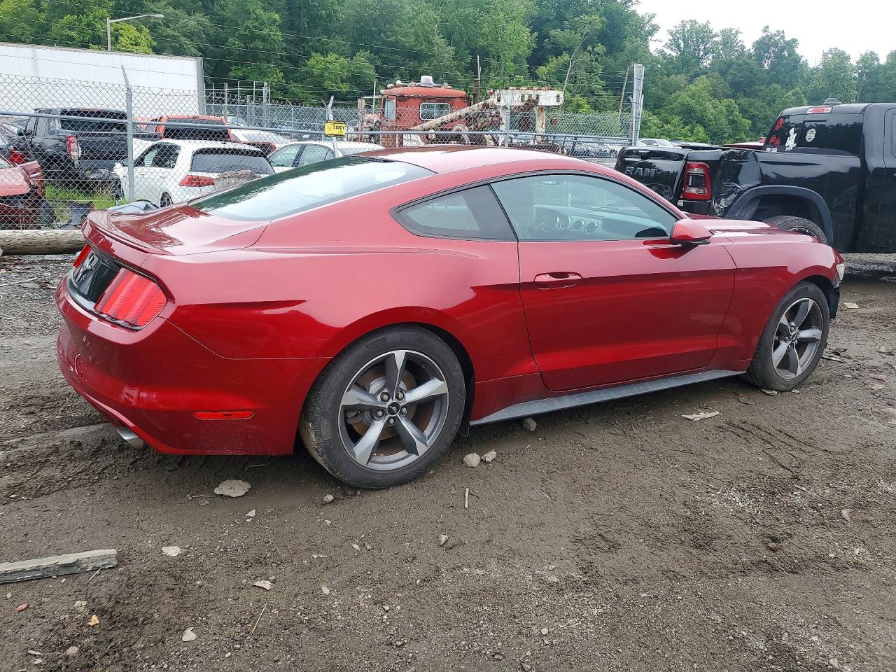 2015 Ford Mustang Red vin: 1FA6P8AM9F5381208