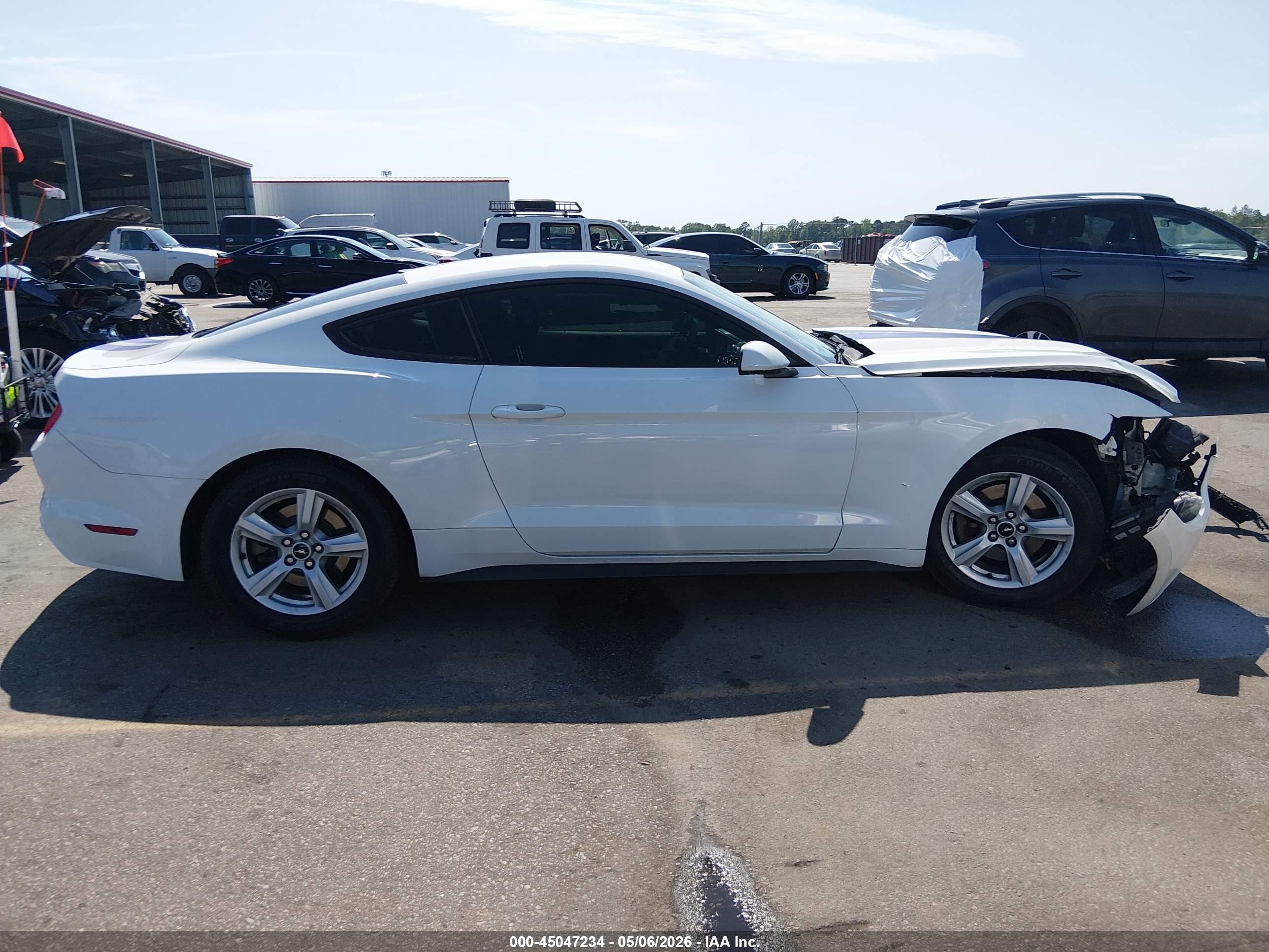 2015 Ford Mustang V6 White vin: 1FA6P8AM9F5402221