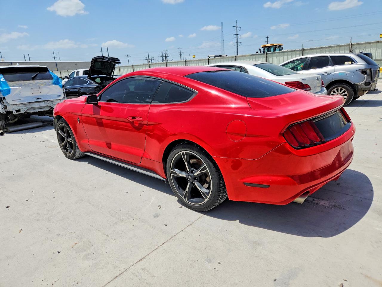 2015 Ford Mustang Red vin: 1FA6P8AM9F5419519