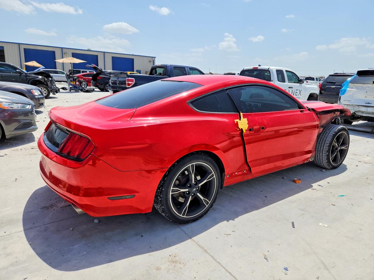 2015 Ford Mustang Red vin: 1FA6P8AM9F5419519