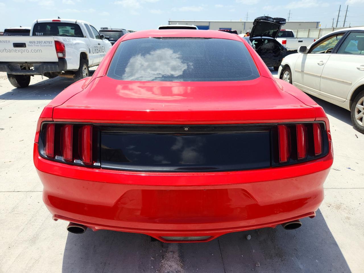 2015 Ford Mustang Red vin: 1FA6P8AM9F5419519