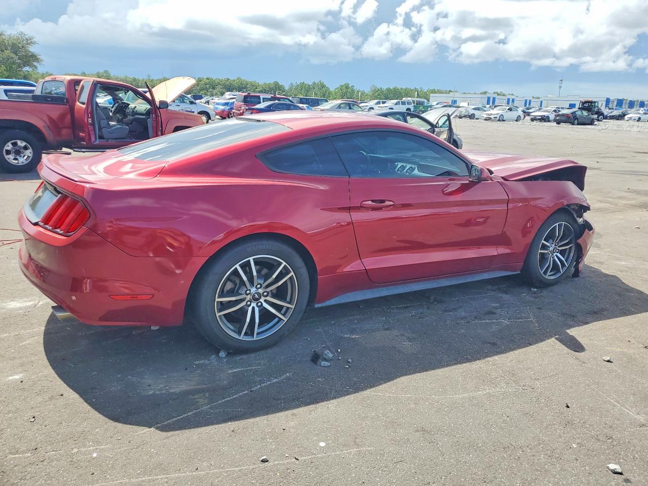 2015 Ford Mustang Red vin: 1FA6P8AMXF5346662