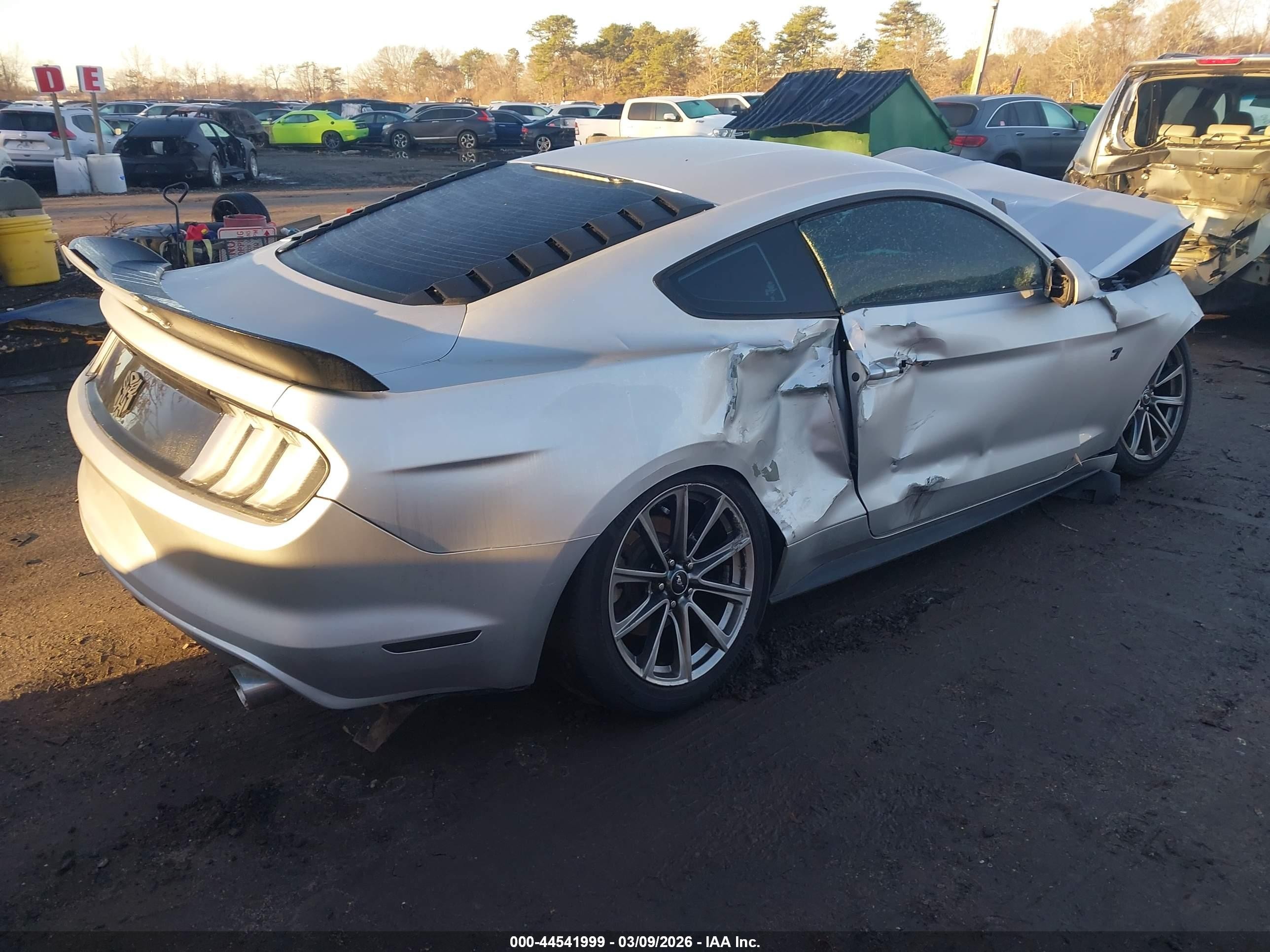 2015 Ford Mustang V6 Silver vin: 1FA6P8AMXF5352512