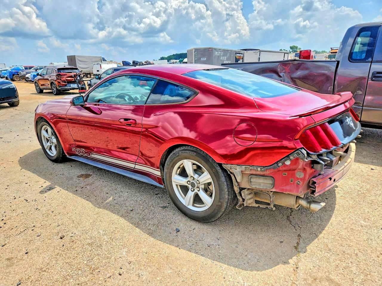 2015 Ford Mustang Red vin: 1FA6P8AMXF5399846