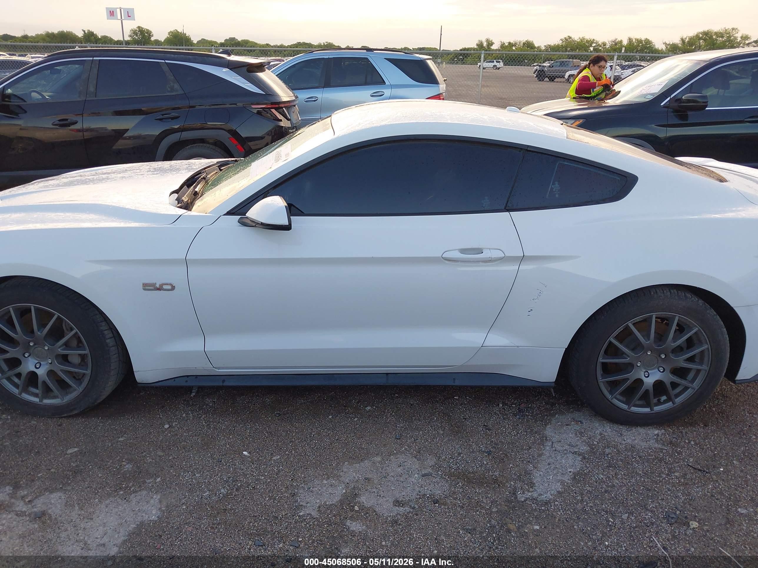 2018 Ford Mustang Gt Premium White vin: 1FA6P8CF2J5136340