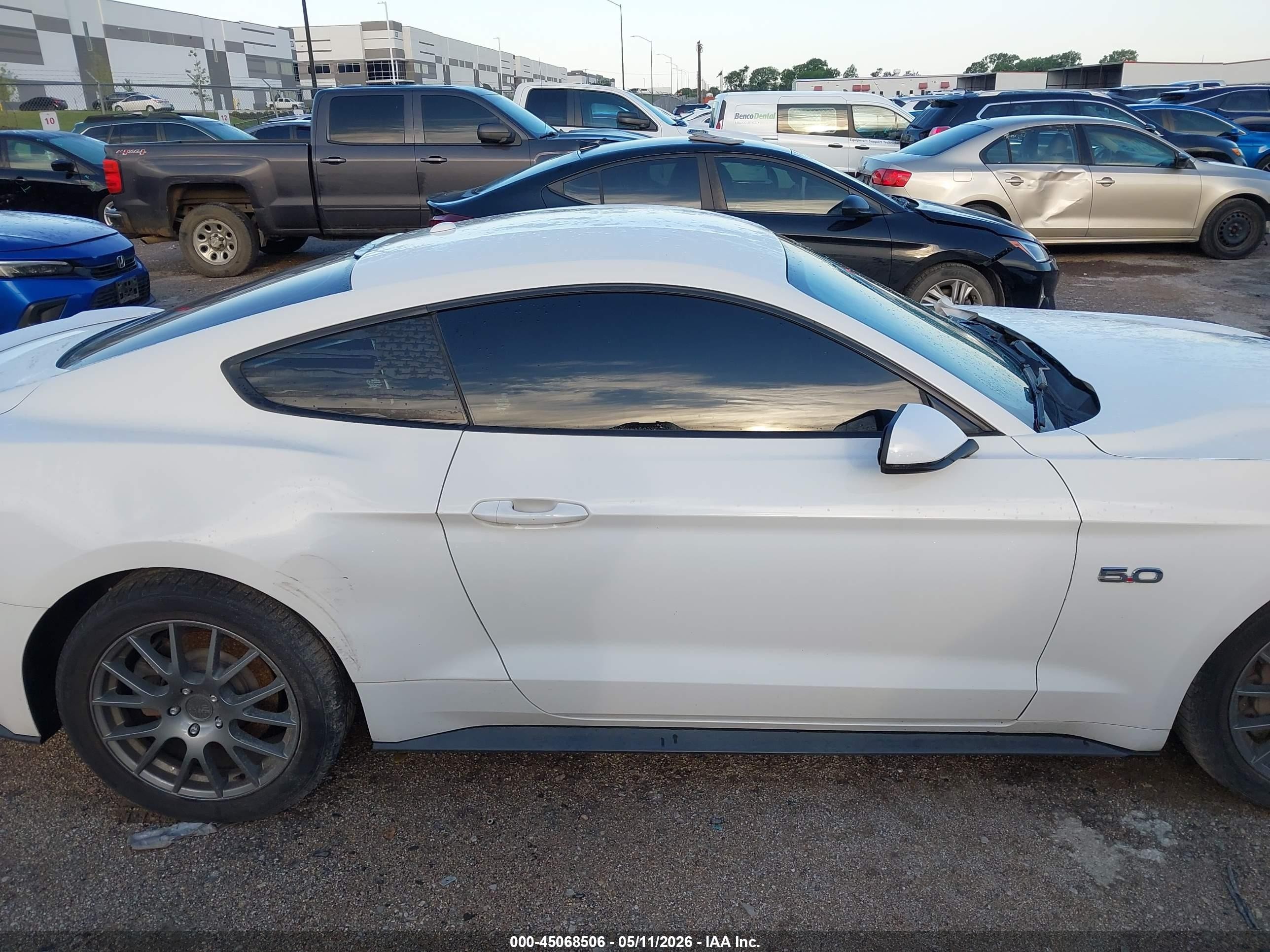 2018 Ford Mustang Gt Premium White vin: 1FA6P8CF2J5136340