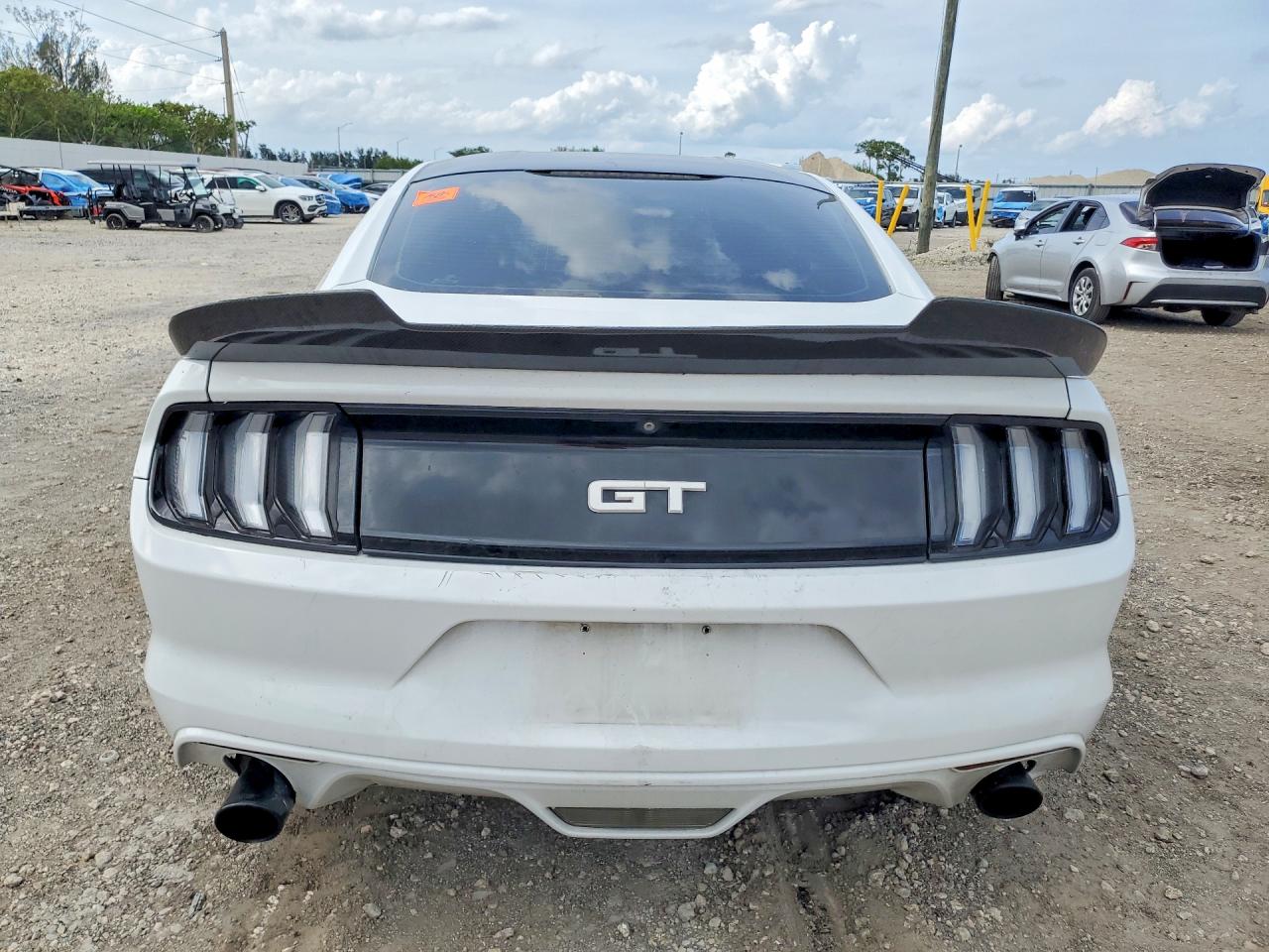 2015 Ford Mustang Gt White vin: 1FA6P8CF3F5434290