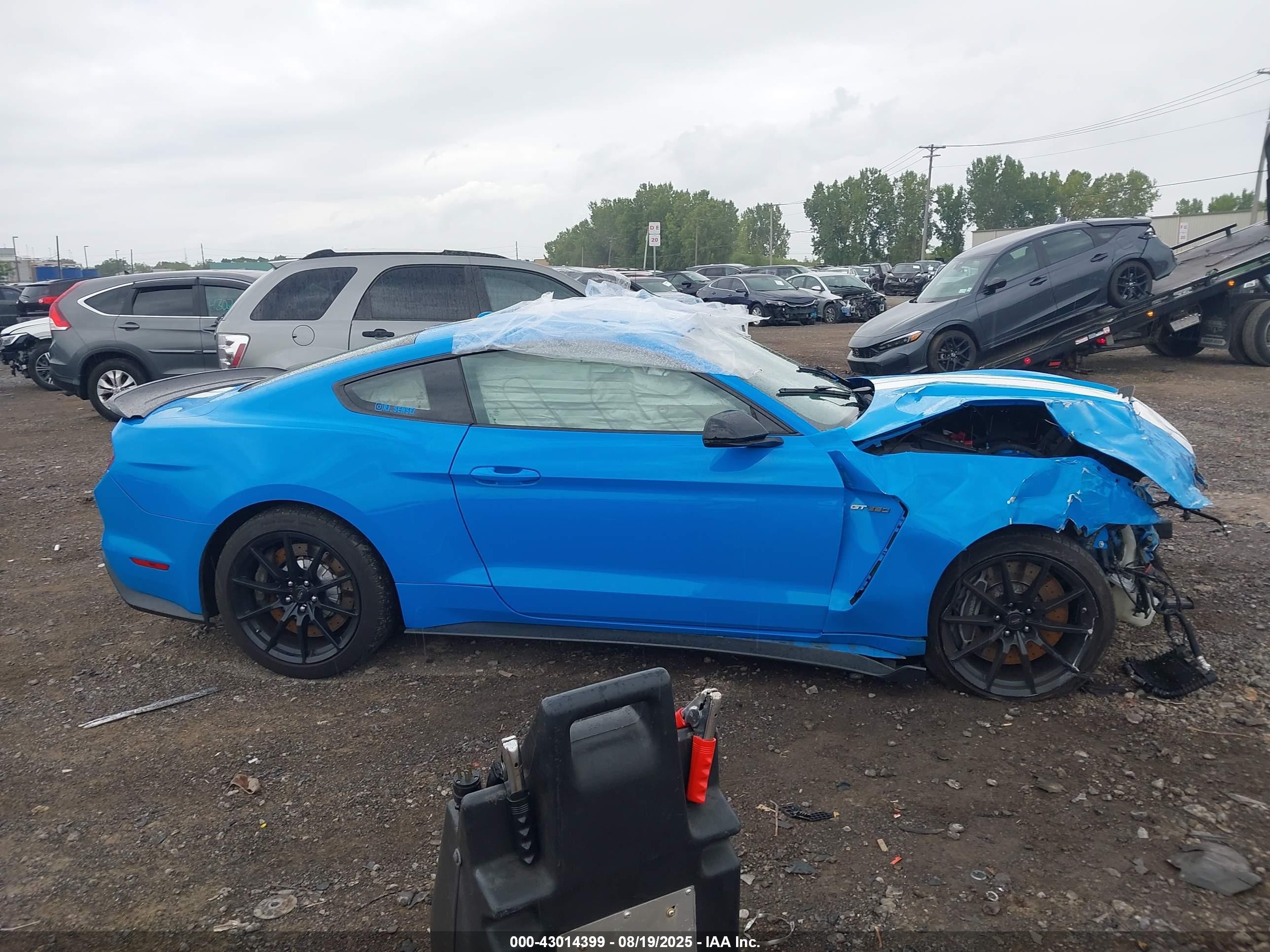 2017 Ford Shelby Gt350   Blue vin: 1FA6P8JZ5H5525299