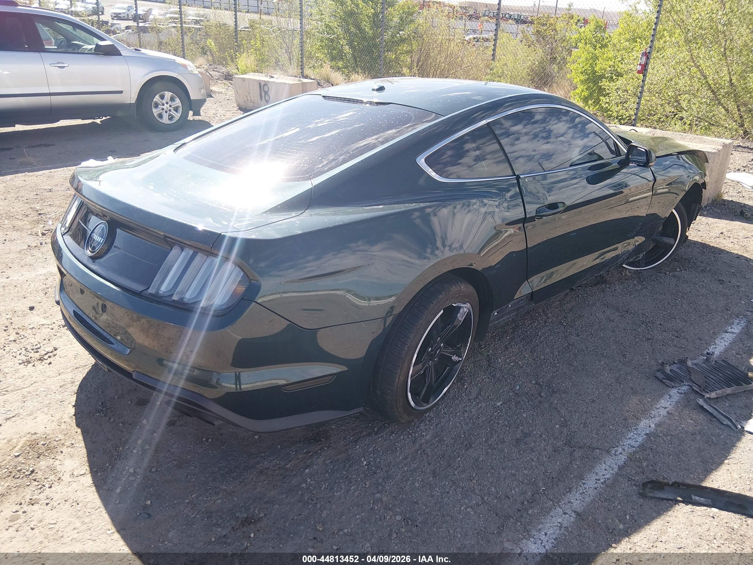 2019 Ford Mustang Bullitt Зеленый vin: 1FA6P8K08K5506074