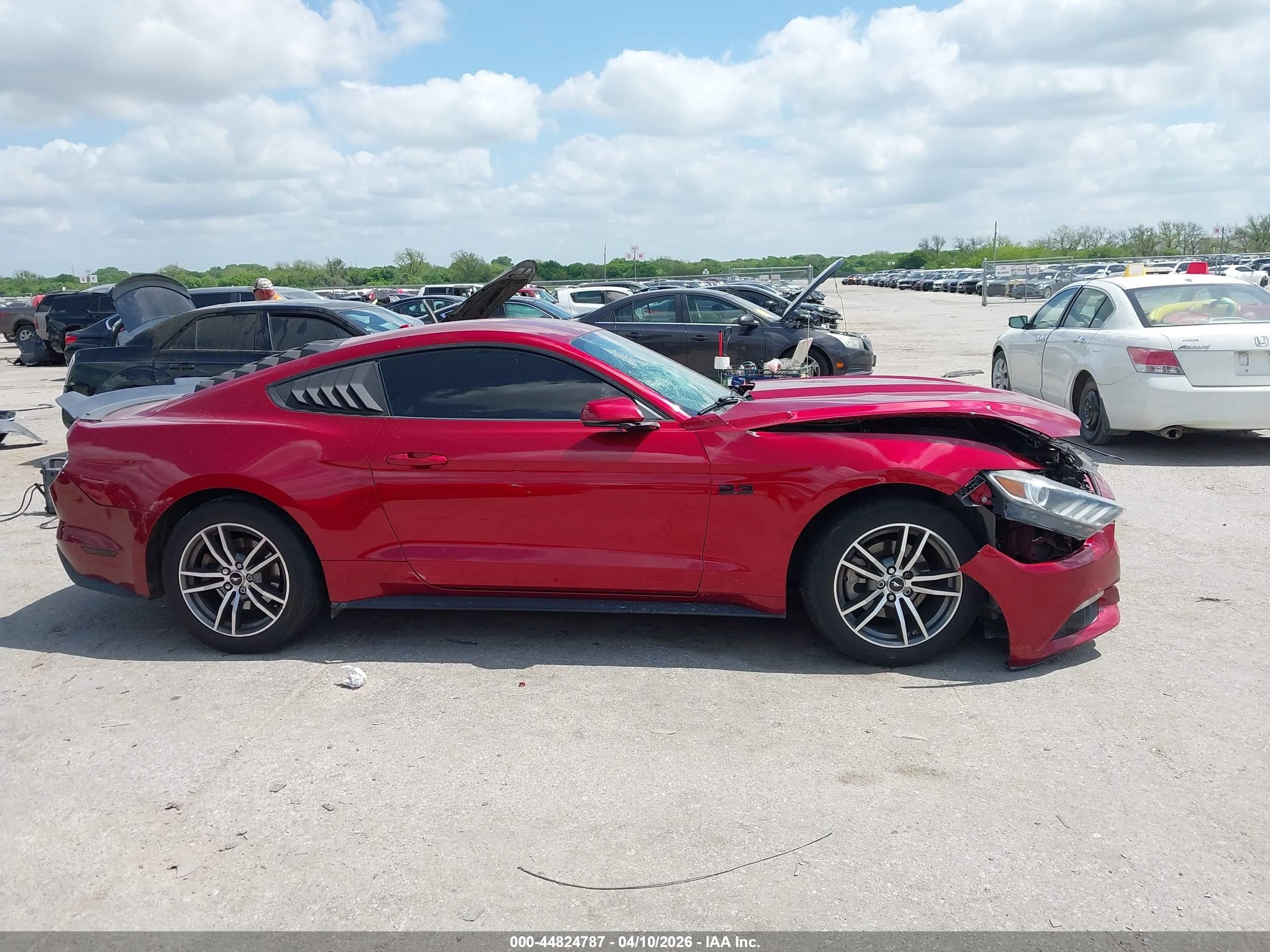 2015 Ford Mustang Ecoboost Red vin: 1FA6P8TH0F5320524