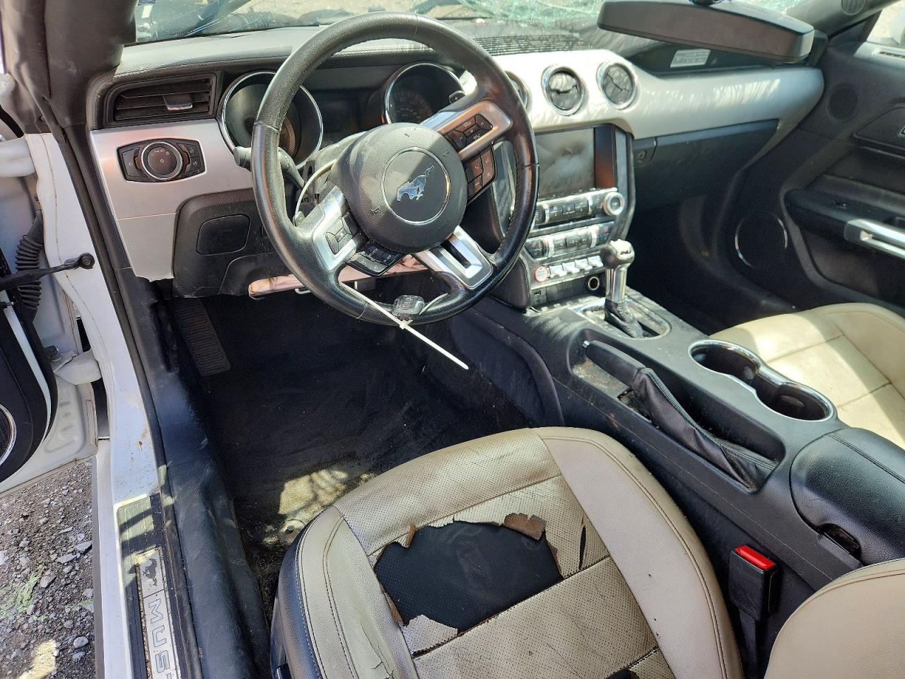 2015 Ford Mustang Белый vin: 1FA6P8TH0F5356486