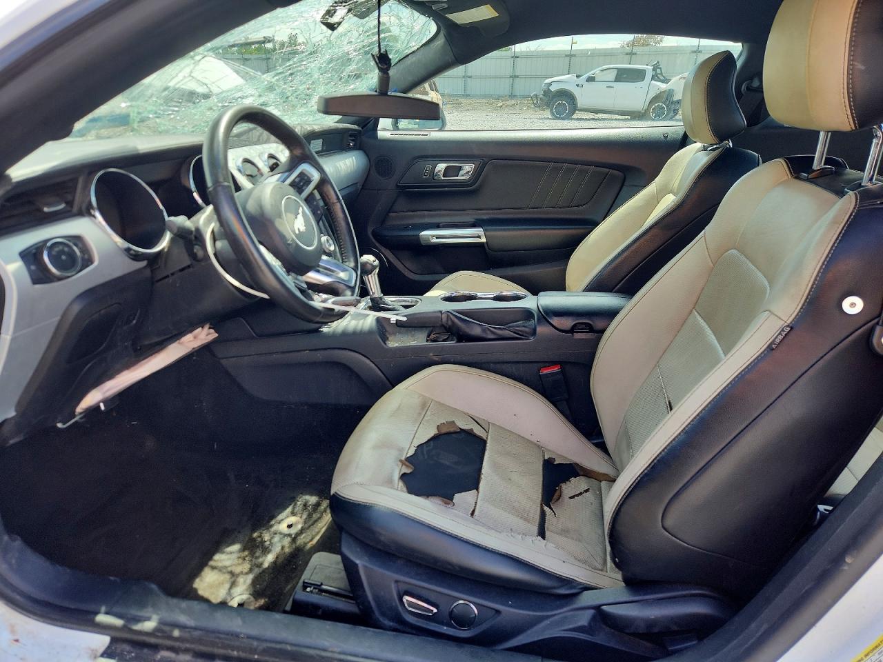 2015 Ford Mustang Белый vin: 1FA6P8TH0F5356486