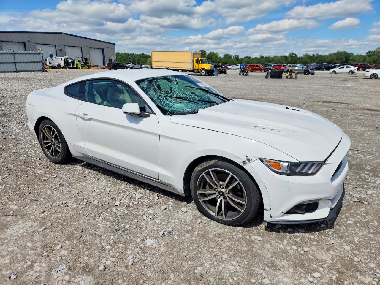2015 Ford Mustang Белый vin: 1FA6P8TH0F5356486