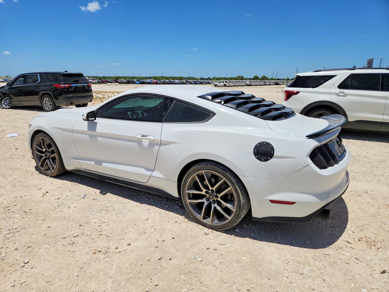 2015 Ford Mustang White vin: 1FA6P8TH0F5395658