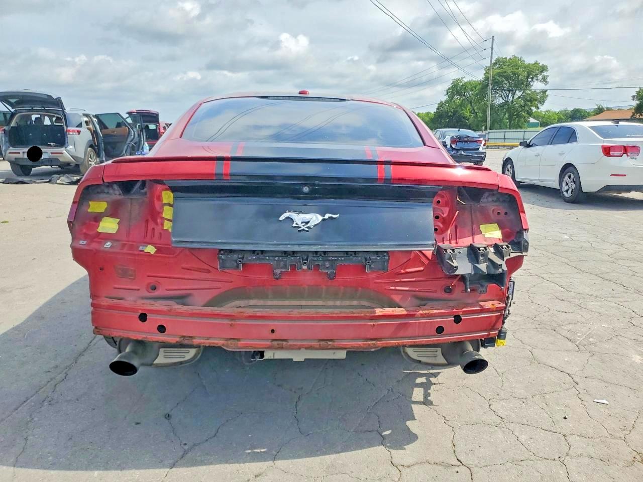 2015 Ford Mustang Burgundy vin: 1FA6P8TH0F5434376