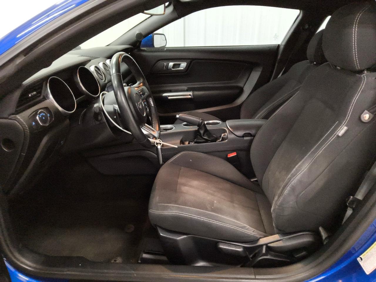 2018 Ford Mustang Синий vin: 1FA6P8TH0J5165661