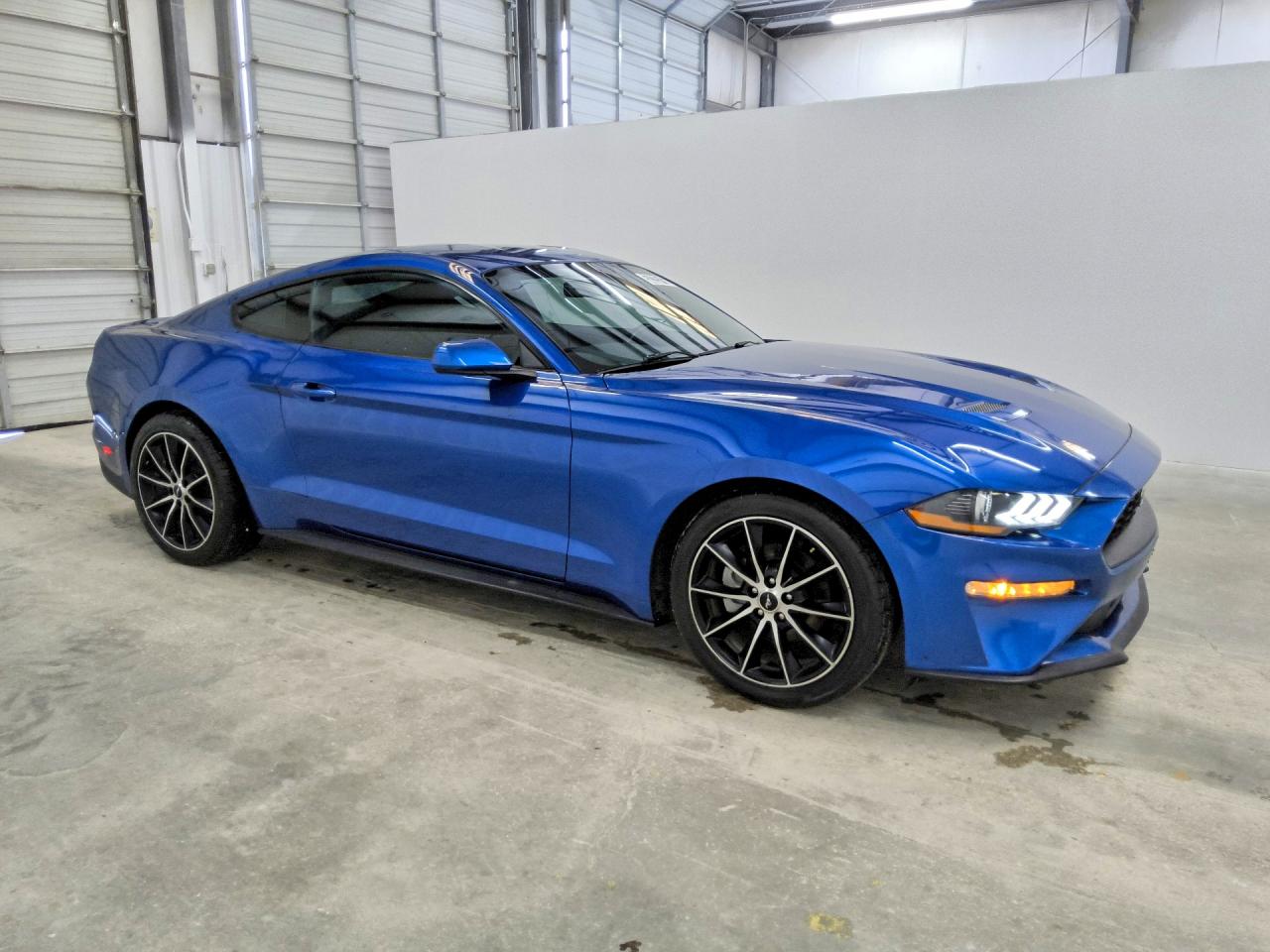 2018 Ford Mustang Синий vin: 1FA6P8TH0J5165661
