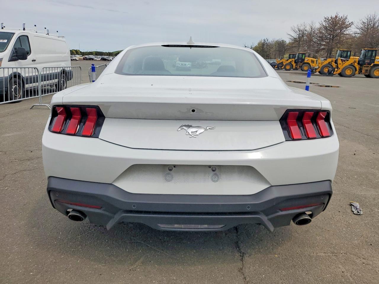 2026 Ford Mustang Белый vin: 1FA6P8TH0T5118813