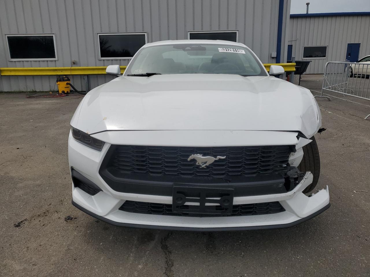 2026 Ford Mustang Белый vin: 1FA6P8TH0T5118813 Damage: Grille, Broken, Replacement Required