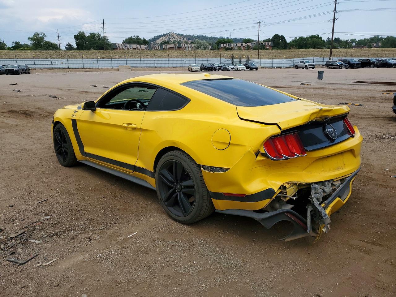 2015 Ford Mustang Желтый vin: 1FA6P8TH1F5381686