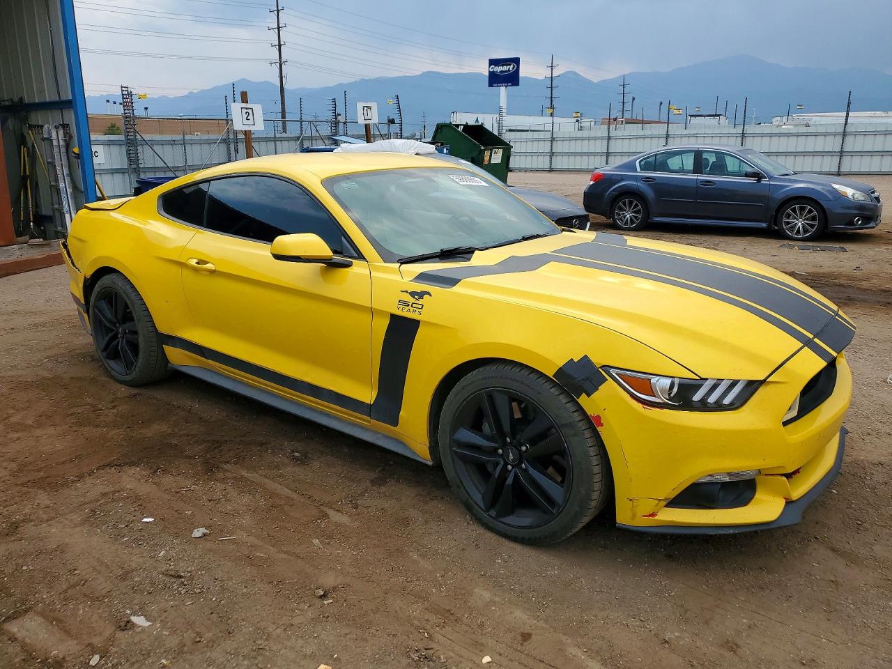 2015 Ford Mustang Желтый vin: 1FA6P8TH1F5381686