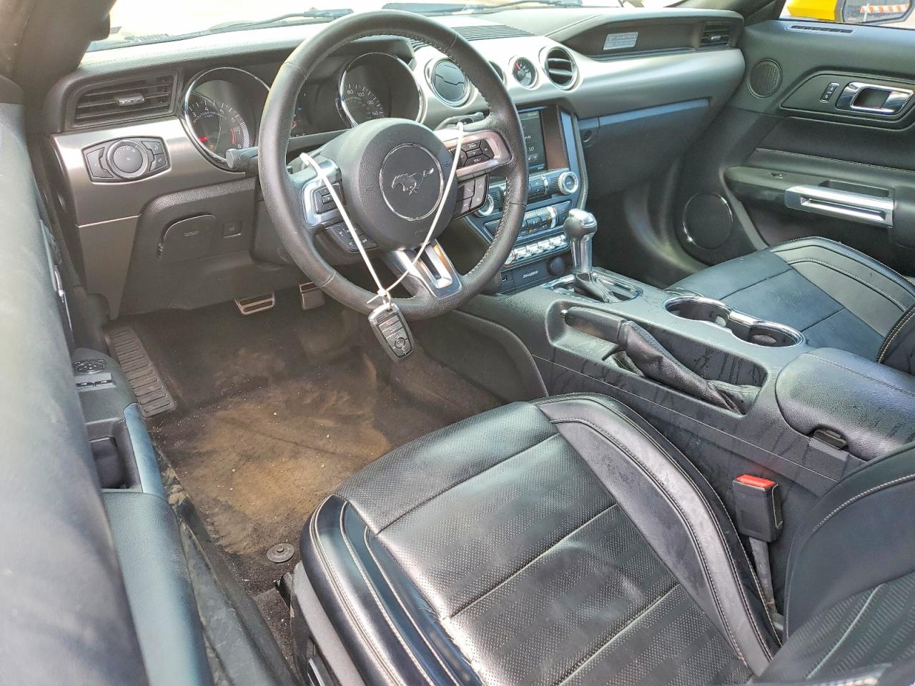 2015 Ford Mustang Желтый vin: 1FA6P8TH1F5381686