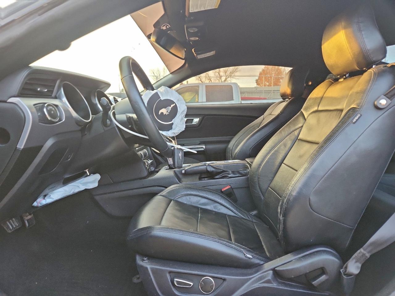 2019 Ford Mustang White vin: 1FA6P8TH1K5175343