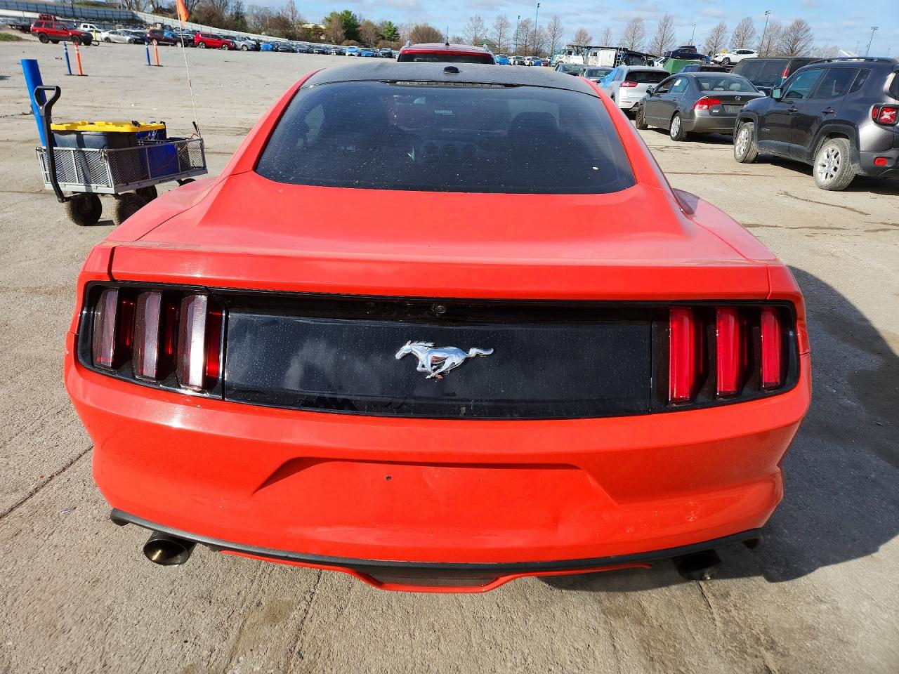2015 Ford Mustang Оранжевый vin: 1FA6P8TH2F5313641