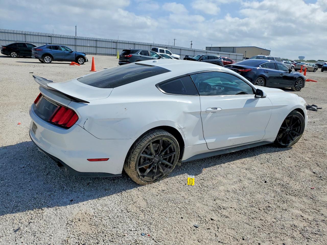 2015 Ford Mustang White vin: 1FA6P8TH3F5319805