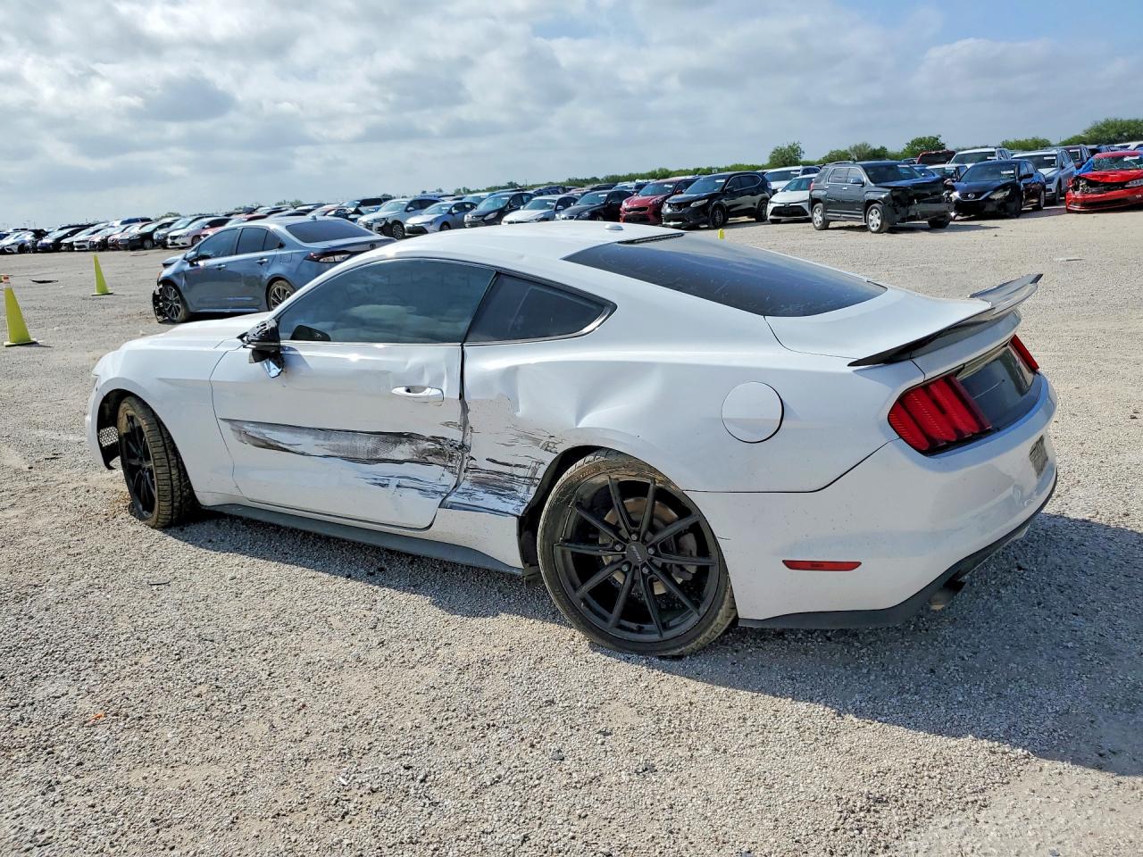 2015 Ford Mustang White vin: 1FA6P8TH3F5319805