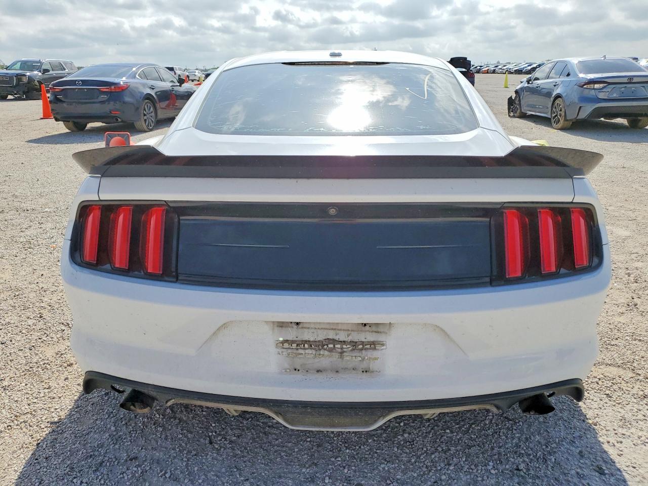 2015 Ford Mustang White vin: 1FA6P8TH3F5319805
